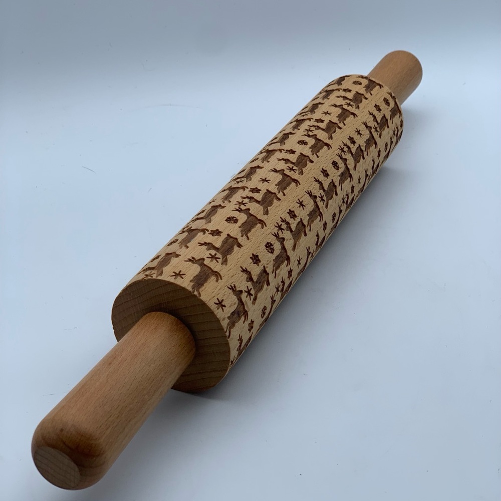 Ciroa Brown Embossed Rolling Pin with deer and snowflakes pattern